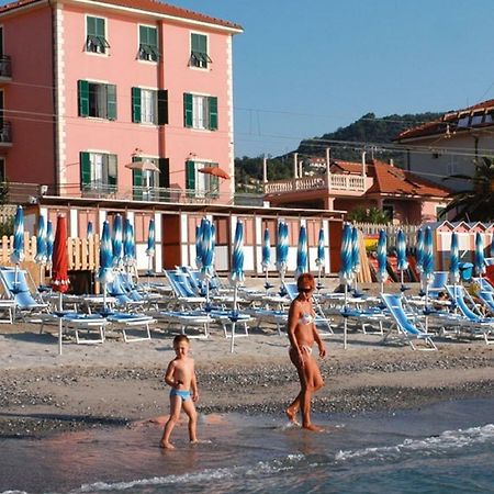 Hotel La Milanese Pietra Ligure Buitenkant foto