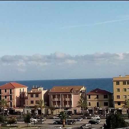 Hotel La Milanese Pietra Ligure Buitenkant foto