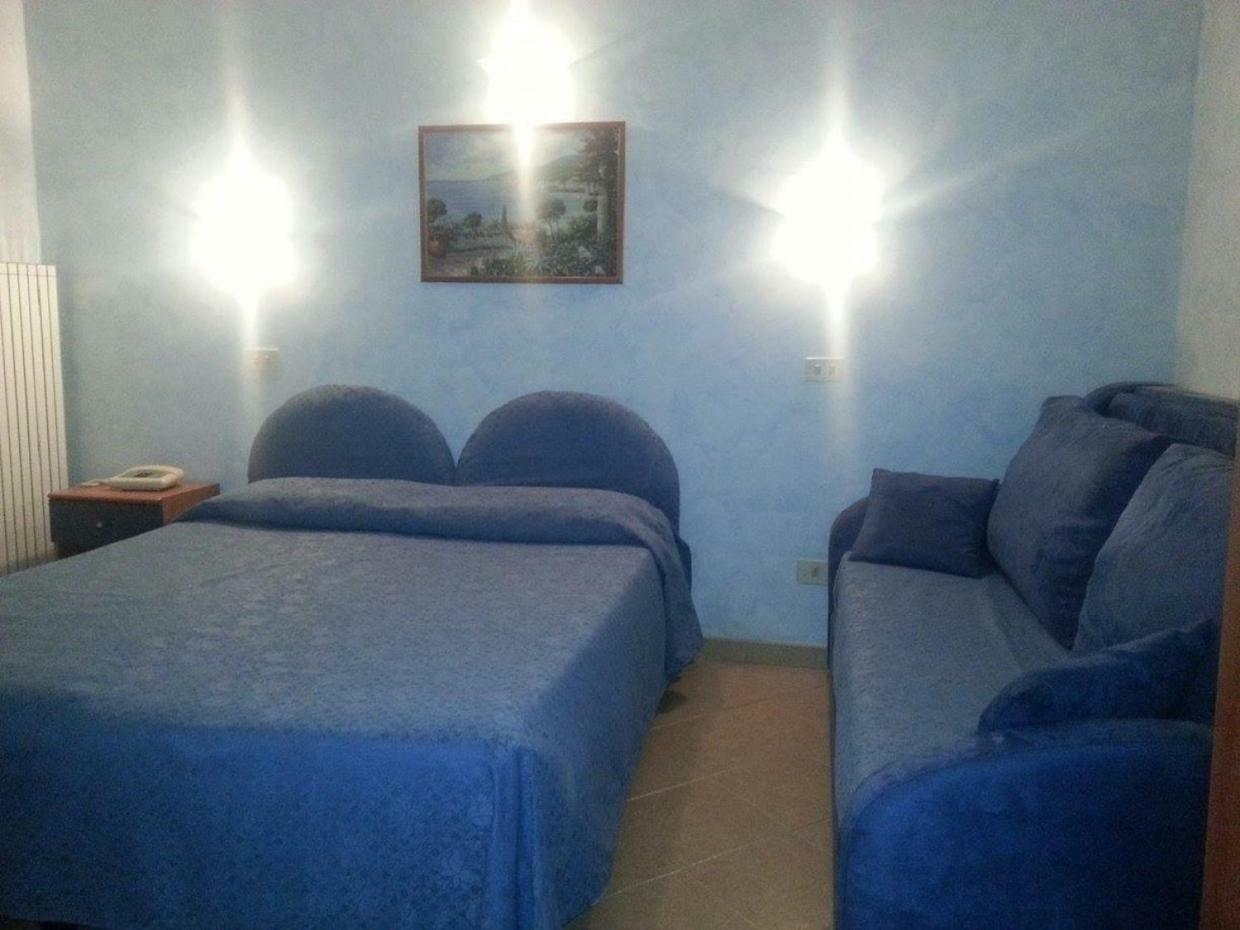 Hotel La Milanese Pietra Ligure Buitenkant foto