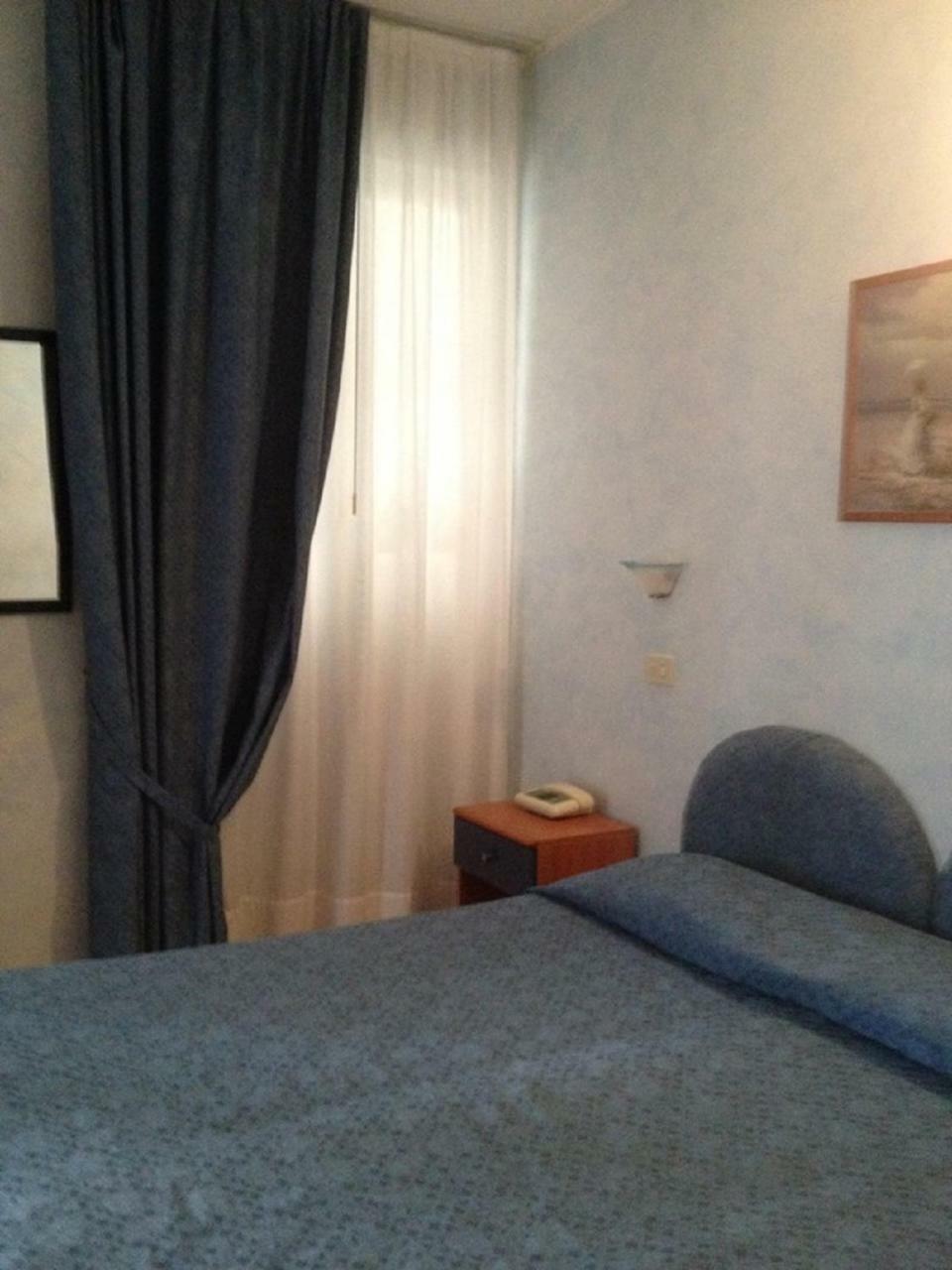 Hotel La Milanese Pietra Ligure Buitenkant foto