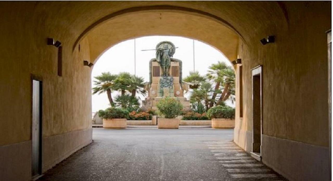 Hotel La Milanese Pietra Ligure Buitenkant foto