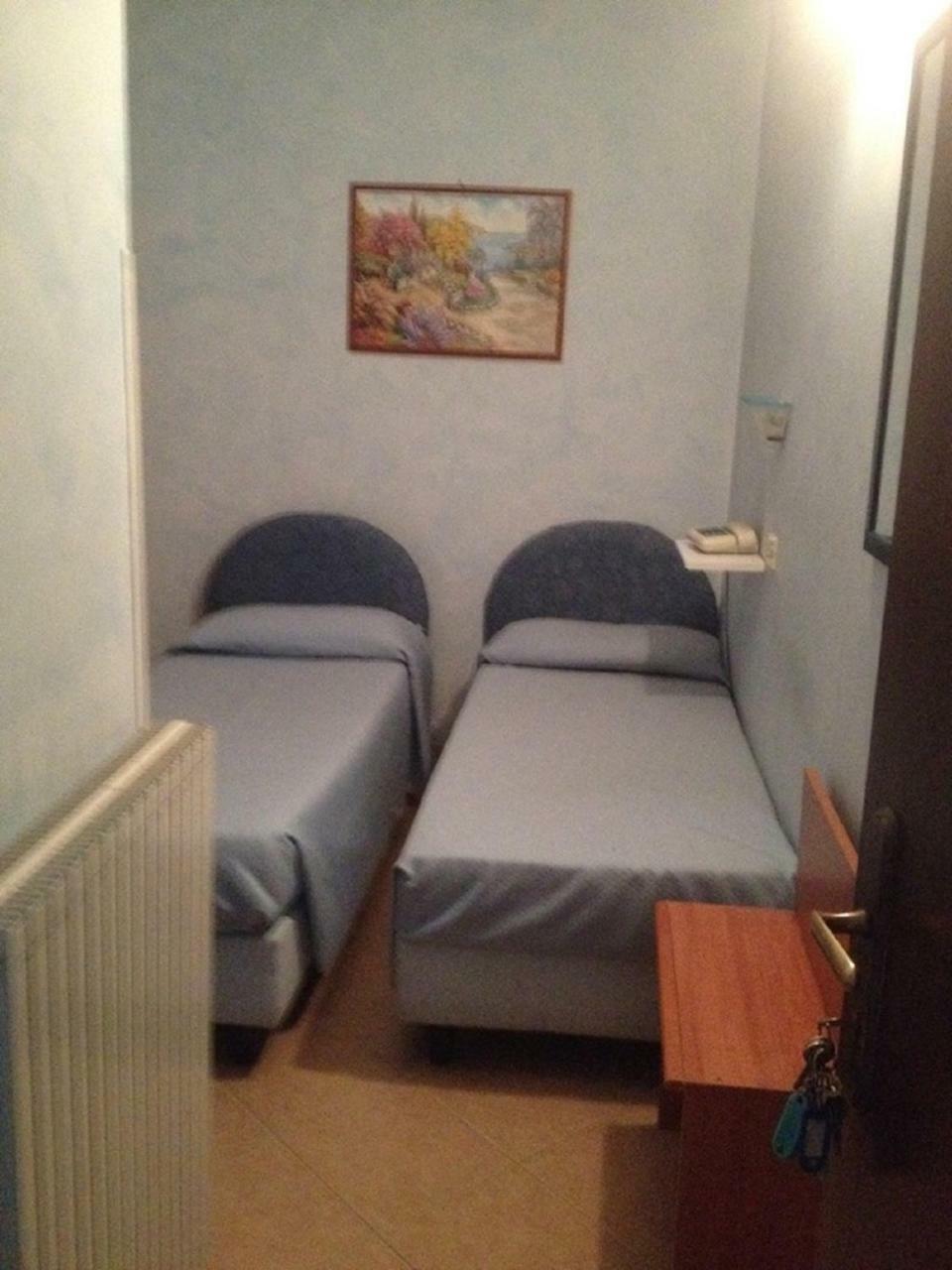 Hotel La Milanese Pietra Ligure Buitenkant foto