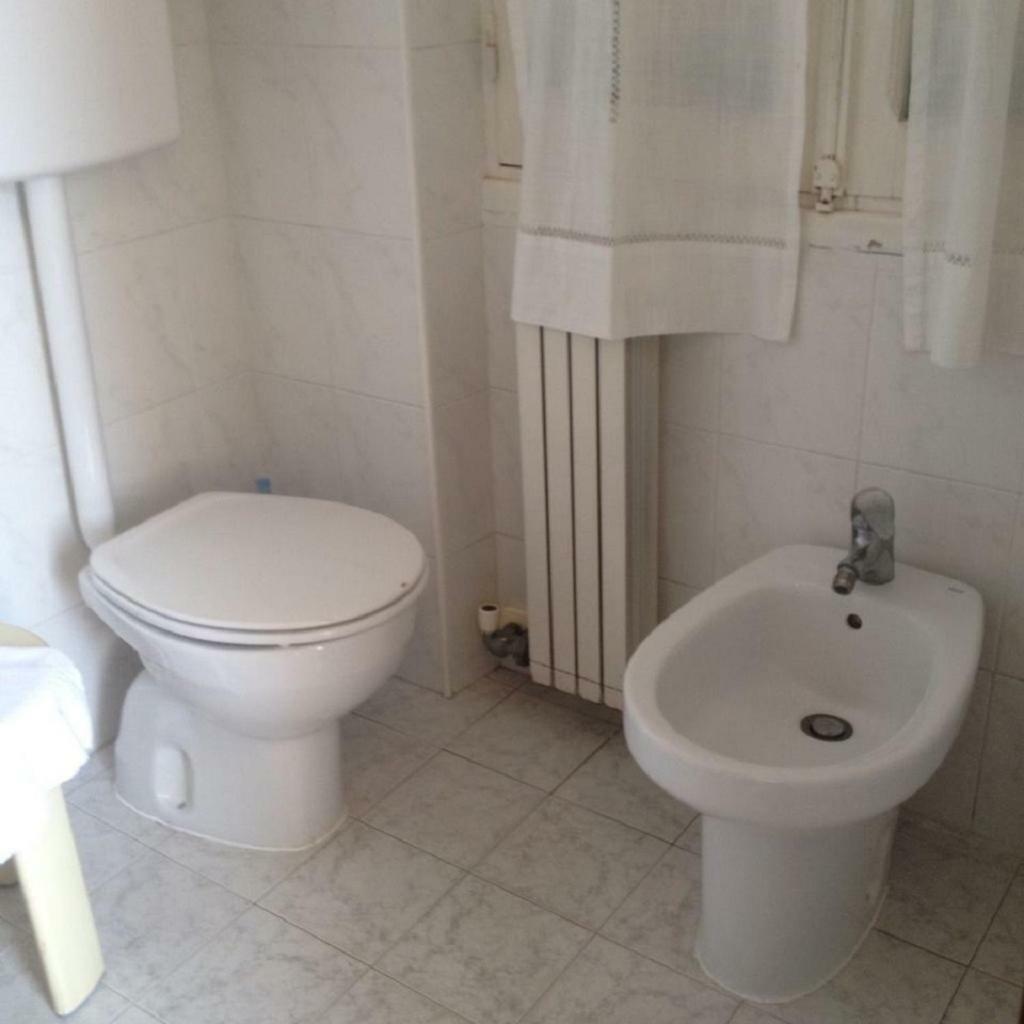 Hotel La Milanese Pietra Ligure Buitenkant foto