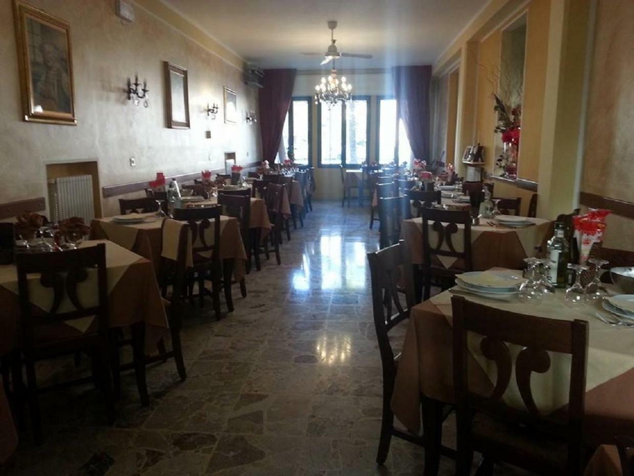 Hotel La Milanese Pietra Ligure Buitenkant foto