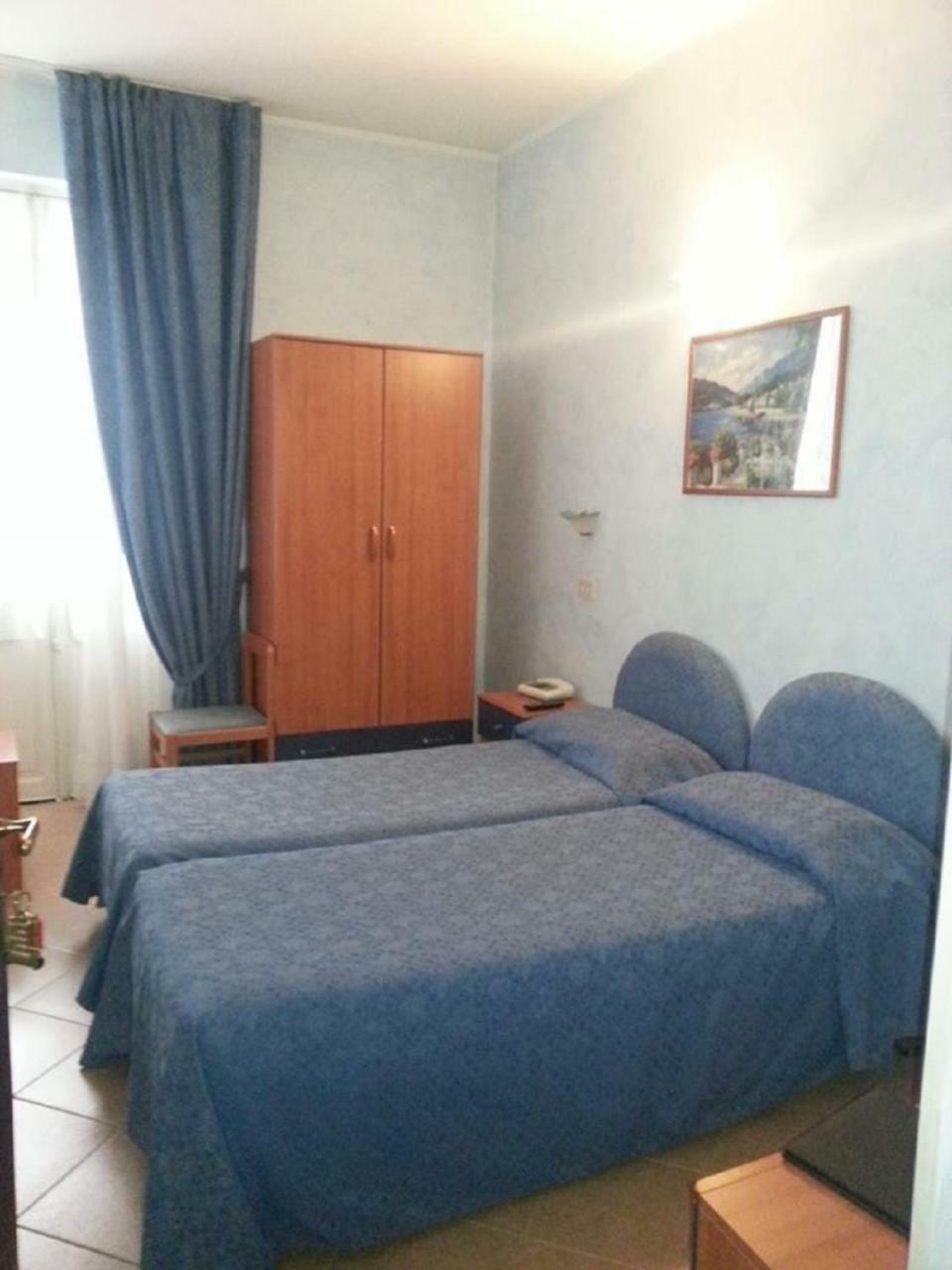Hotel La Milanese Pietra Ligure Buitenkant foto