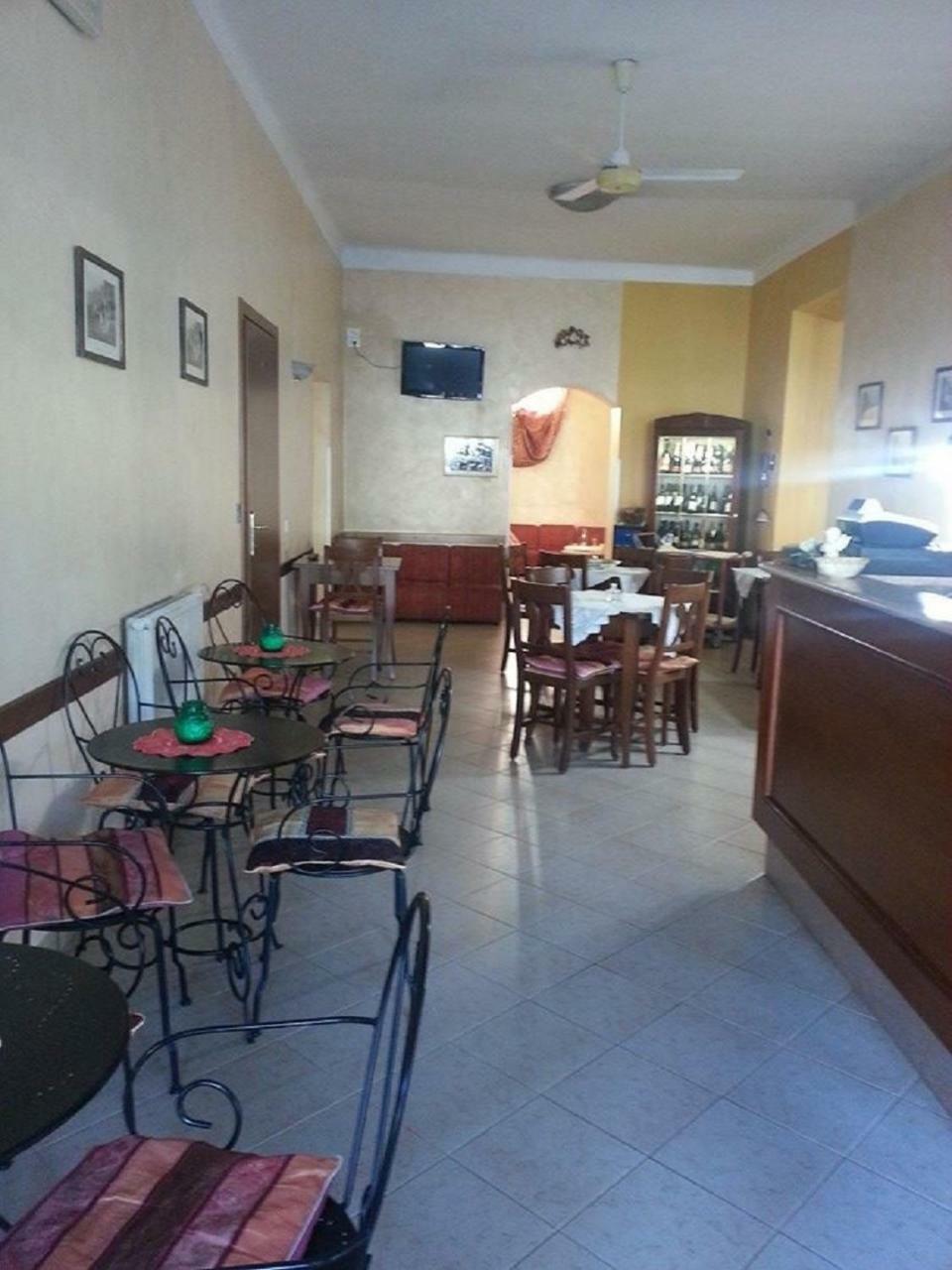 Hotel La Milanese Pietra Ligure Buitenkant foto