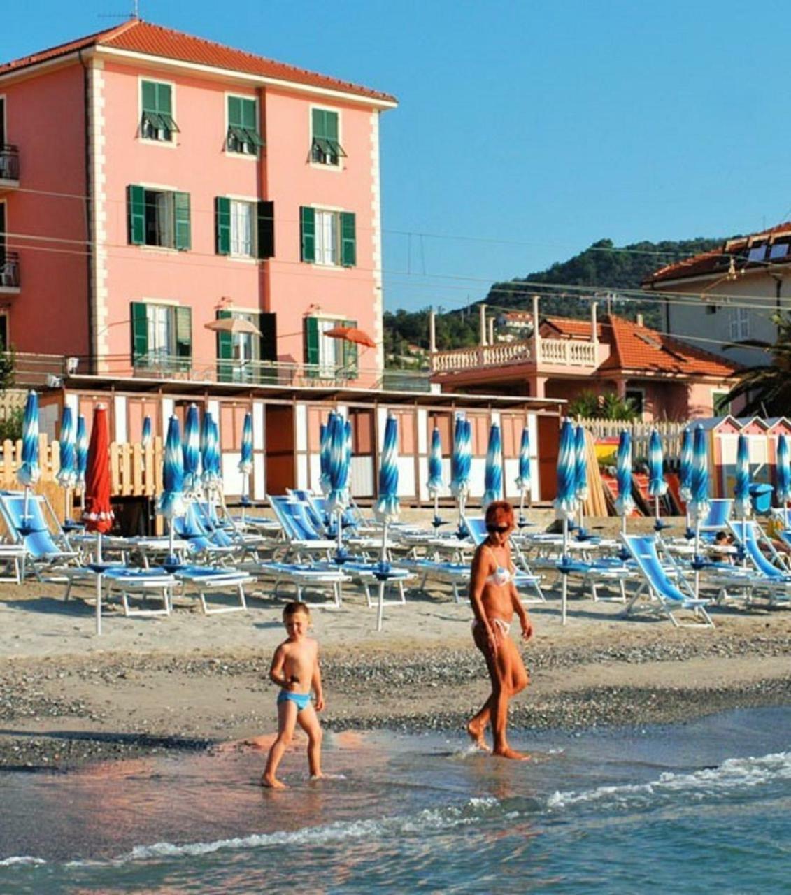 Hotel La Milanese Pietra Ligure Buitenkant foto
