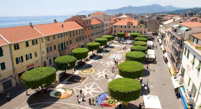 Hotel La Milanese Pietra Ligure Buitenkant foto