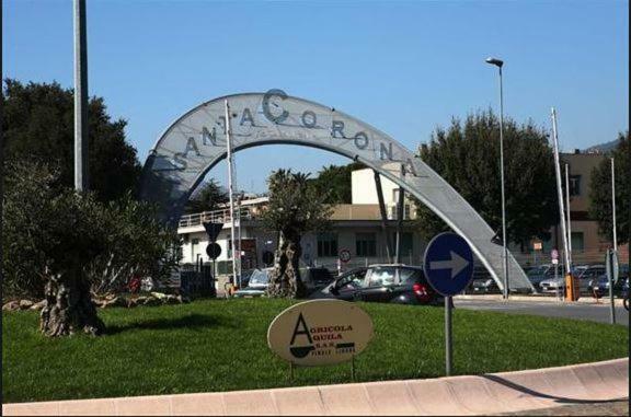 Hotel La Milanese Pietra Ligure Buitenkant foto