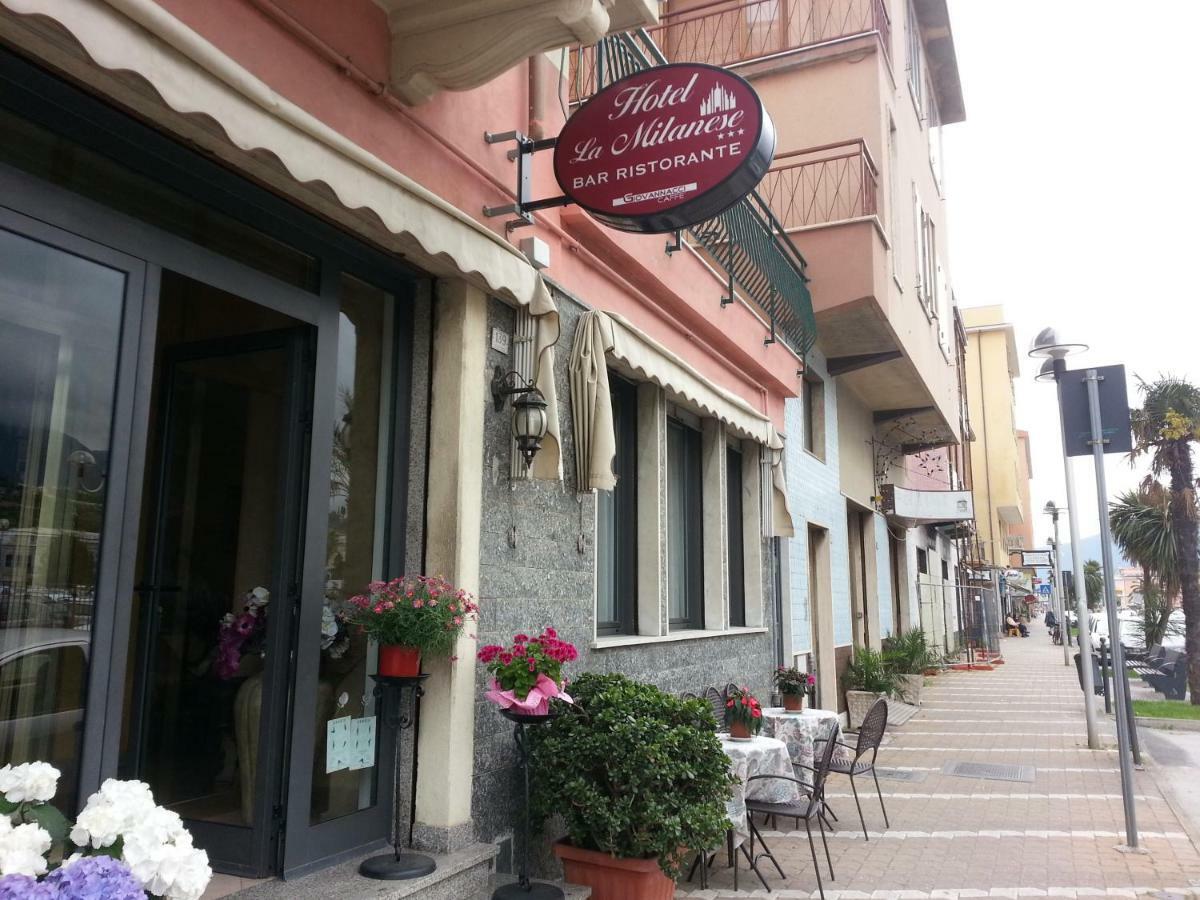 Hotel La Milanese Pietra Ligure Buitenkant foto